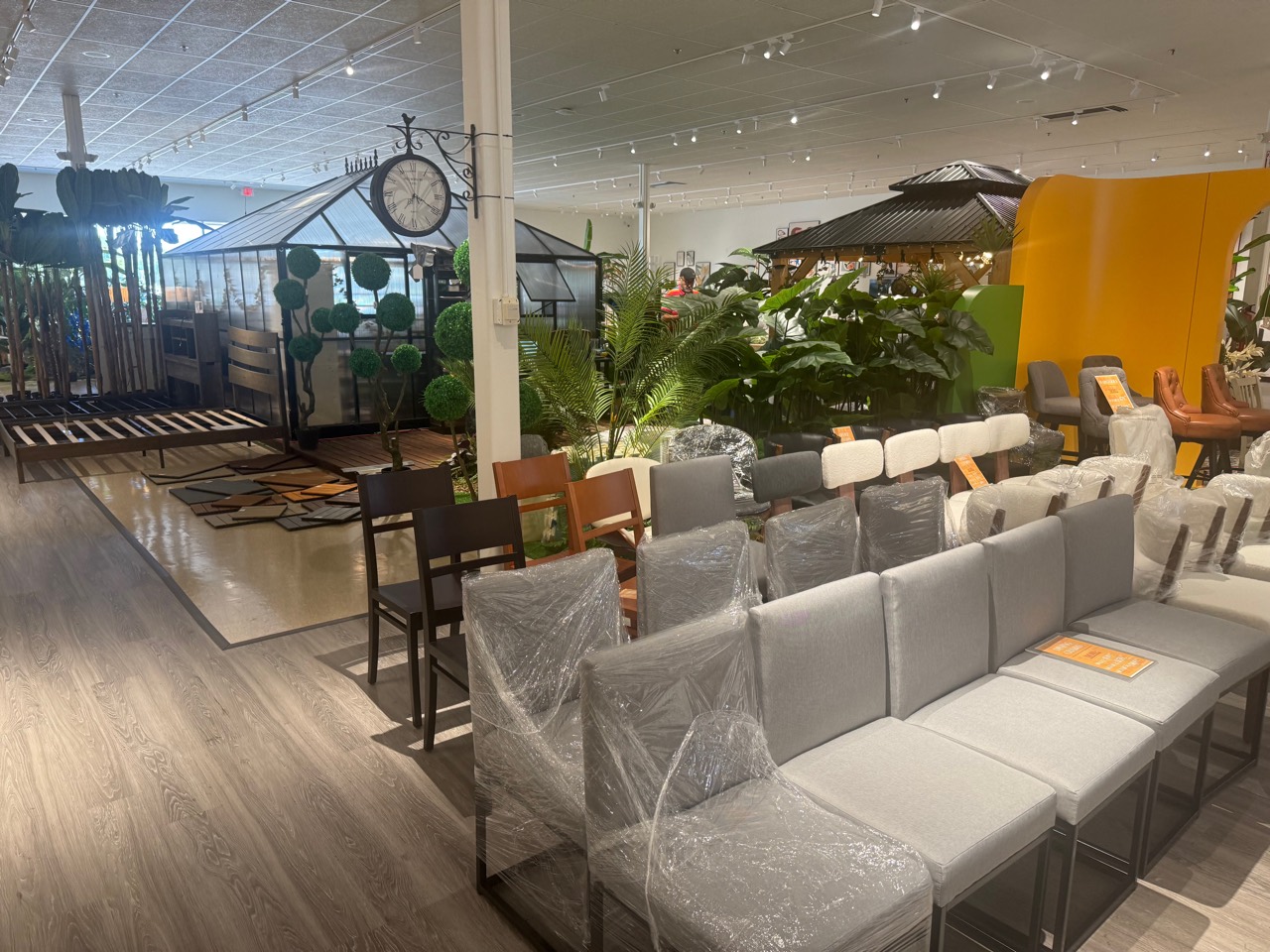 Home living operating floor with dining, patio, and decor assortments